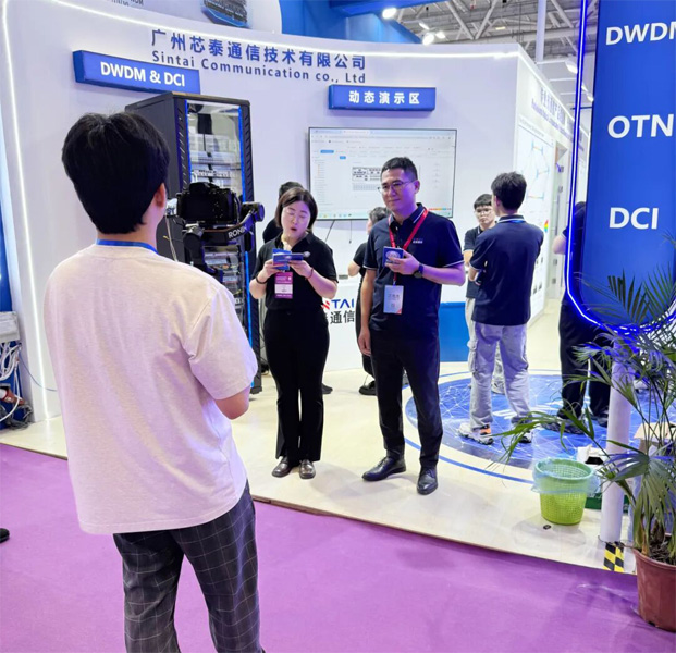 During the event, Mr. Chen, Vice President of Sintai Communications, gave an exclusive interview to CFOL (China Fiber Optics Online) media, offering in-depth insights into the strategic vision and industry thinking behind the product.